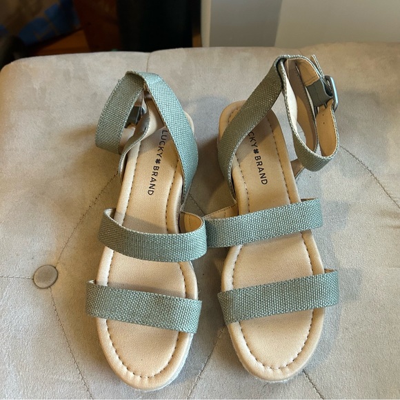 Lucky Brand Women's 7 Green Sandals - Picture 2 of 6